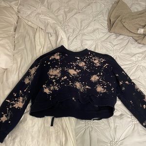 Navy Blue/bleach washed crew neck